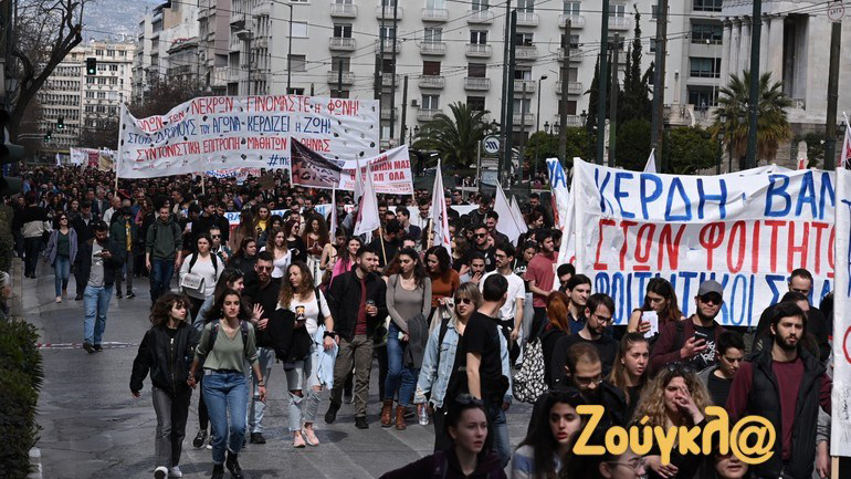 Δέκα προσαγωγές και δύο συλλήψεις έγιναν στο περιθώριο του συλλαλητηρίου στο Σύνταγμα